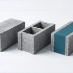 أنواع مختلفة من البلك الأسمنتي (مصمت، مفرغ، معزول) على خلفية مخطط.